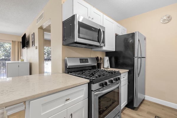 Geladeira, micro-ondas, fogão, cooktop