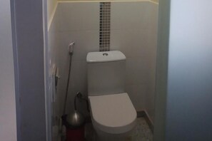 Standard Triple Room | Bathroom - Compacto Hotel Campinas (Campinas)