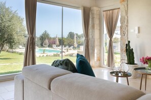 TV, fireplace - Villa Calanthia - Ostuni (Ostuni)