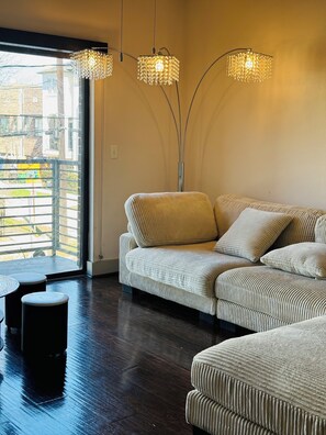 Living area - Modern Luxury Retreat In The Heights (Houston)