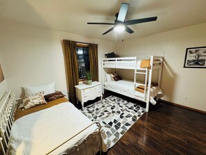 3 Schlafzimmer, Bügeleisen/Bügelbrett, WLAN, Bettwäsche