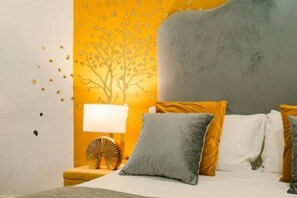 4 bedrooms, iron/ironing board, travel cot - Random Apartment Deluxe (Naples)