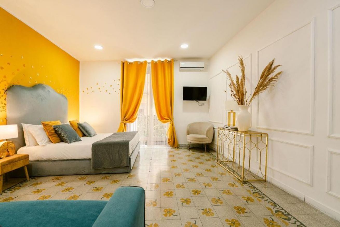 4 habitaciones, tabla de planchar con plancha y cuna de viaje 