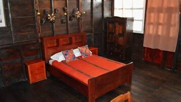 Deluxe vierpersoonskamer, balkon, uitzicht op tuin | Gratis wifi