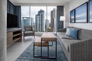 Suite, 1 Queen Bed, Accessible (Mobility&Hearing,Roll-In Shower,W/D) | Living area