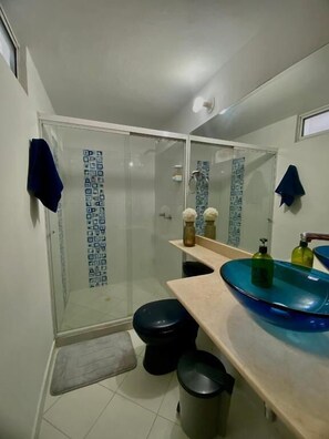 Comfort Quadruple Room | Bathroom