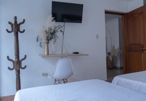Economy Double Room, Balcony, Garden View | Blackout drapes, iron/ironing board, free WiFi - Alojamiento Casa Blanca Estadio (Medellín)