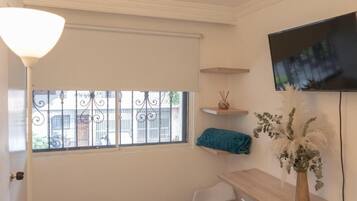 ์ปดํฌํธ ๋๋ธ๋ฃธ, ๋ฐ์ฝ๋, ์ ์ ์ ๋ง | ๋ด๋ถ