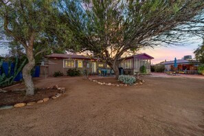 Exterior - Cozy 3BR / Fenced Yard & Grill / Near TMC & U of A (Tucson)