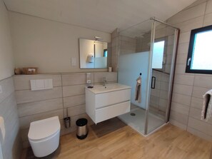 Shower, eco-friendly toiletries, hair dryer, soap - Nature and calm in a charming gîte (Chevrières)