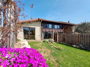 Exterior - Nature and calm in a charming gîte (Chevrières)