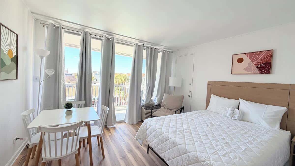 Iron/ironing board, WiFi, bed sheets