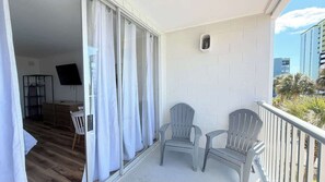 Terrace/patio - Cozy Studio at St. Johns – Steps to Beach (Myrtle Beach)