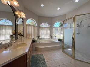 Towels, soap, shampoo, toilet paper - Canalfront Pool Home with Private Dock (Palm Coast)