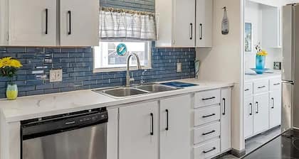 Fabulous 2-bedroom mobile home with AC in North Fort Myers