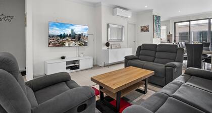 Spacious 3-bed Townhouse in Coburg