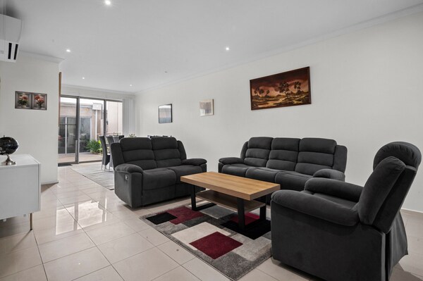 Spacious 3-bed Townhouse In Coburg - Moreland City