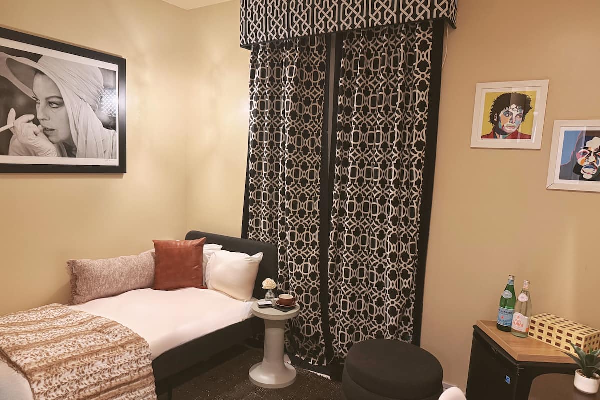 Single Room, 1 Single Bed, Private Bathroom | In-room safe, laptop workspace, iron/ironing board, free WiFi