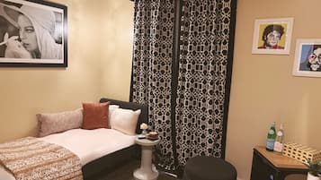 Basic Single Room, 1 Single Bed, Private Bathroom | In-room safe, laptop workspace, iron/ironing board, free WiFi