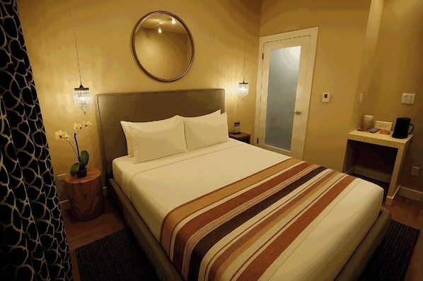 Classic Double Room, 1 Double Bed, Private Bathroom, City View | In-room safe, laptop workspace, iron/ironing board, free WiFi