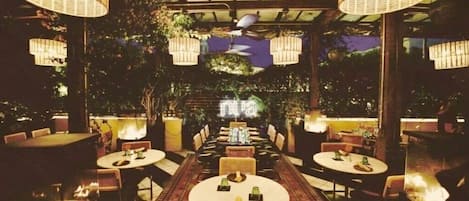 Se sirven desayunos, comidas, cenas y cocina mediterránea