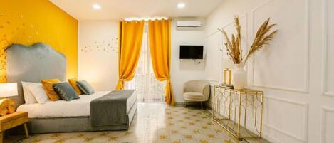 1 habitación y tabla de planchar con plancha