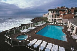 Pool - 2-Bedroom 2-Bathroom Condo Steps from the Ocean in Depoe Bay (Depoe Bay)