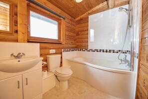 Bathroom - Bullfinch Lodge - 2 bedroom cabin (Woodbridge)