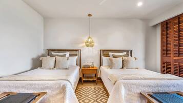 4 bedrooms, iron/ironing board, WiFi, bed sheets