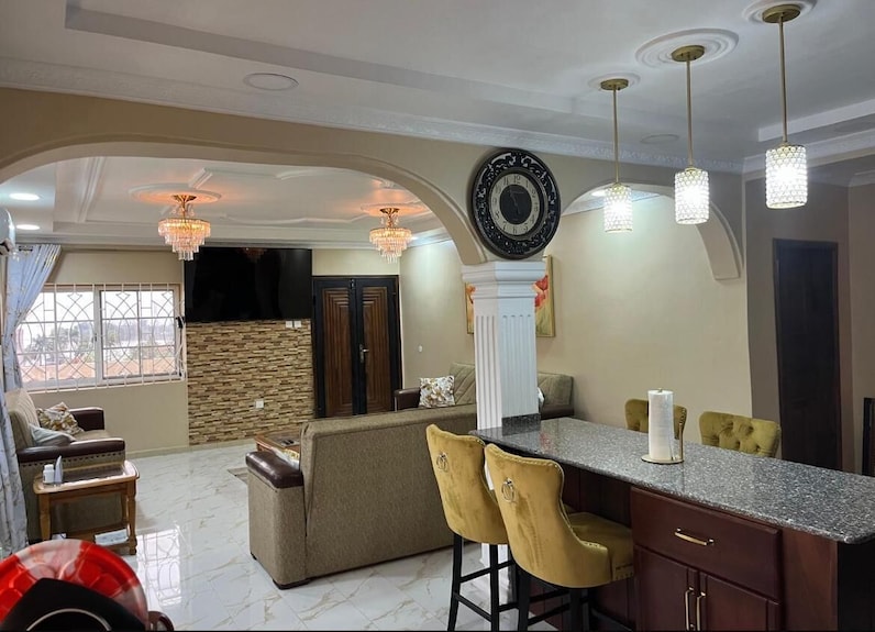 4 Bdrm Luxury At Secluded Estate With Free 24/7 Solar. No More Electricity Cost - Freetown