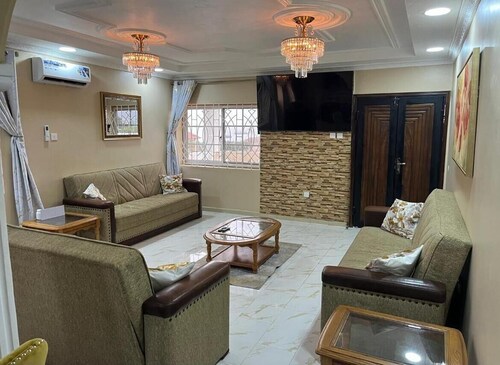4 Bdrm luxury at Secluded Estate with Free 24/7 Solar. No more electricity cost