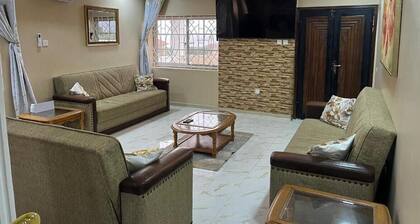 4 Bdrm luxury at Secluded Estate with Free 24/7 Solar. No more electricity cost