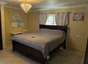 4 Schlafzimmer, Bügeleisen/Bügelbrett, WLAN, Bettwäsche