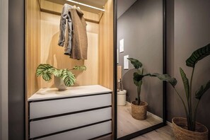 Interior - Exclusive 2BR in Renovated Bergen City Apartment (Bergen)