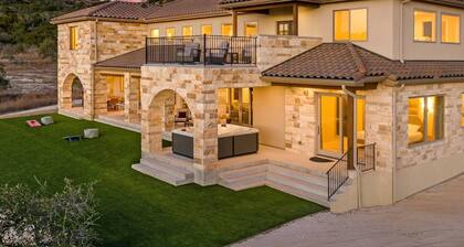 Hill Country Villa, 8 min to Guadalupe River access, 30 min to Fredericksburg.