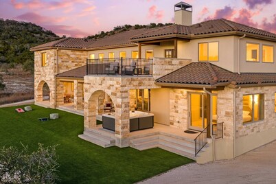 Hill Country Villa, 8 min to Guadalupe River access, 30 min to Fredericksburg