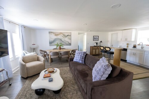 Modern 3BR Retreat / STL County W/ Easy Highway Access