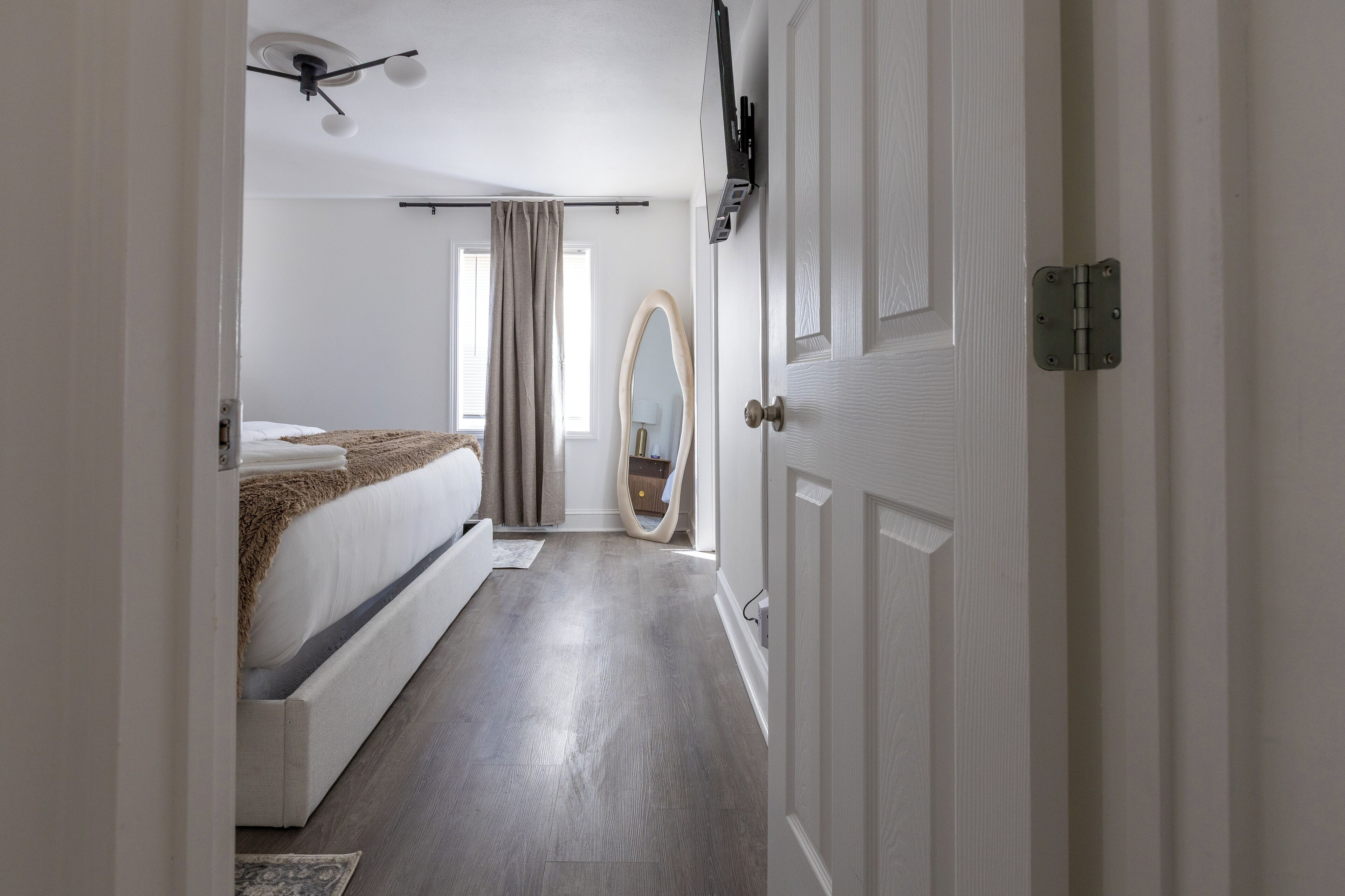 3 عدّة غرف نوم ومكواة/لوح كي وواي فاي وملاءات أسرّة