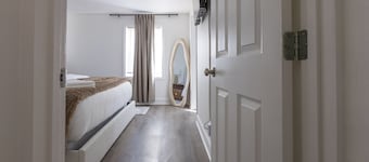 Modern 3BR Retreat / STL County W/ Easy Highway Access