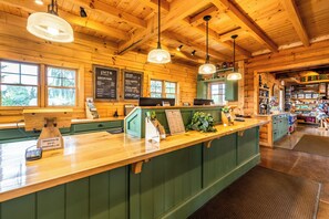 Interior - HTR Niagara (Grand Island)