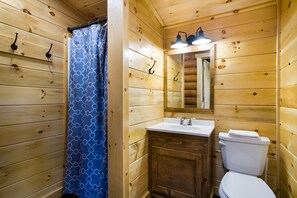 Standard Cabin, Multiple Beds | Bathroom