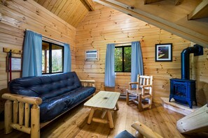 Deluxe Cabin, Multiple Beds | Living area | Smart TV - HTR Niagara (Grand Island)