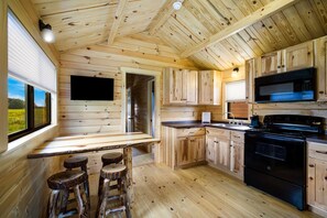 Premium Cottage, Multiple Beds | Private kitchen | Coffee/tea maker - HTR Niagara (Grand Island)