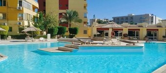 Peaceful 2-bedroom apartment with AC in vibrant Hurghada
