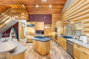 Fridge, microwave, oven, stovetop - Secluded Lux Cabin: Forest Views, Pool Table, Deck (Show Low)