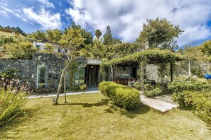 Property grounds - Casa Luisa Boutique Stay with Vegetable Garden and Sea View (Forio)
