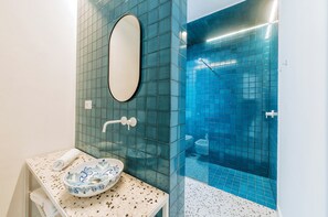 Hair dryer, bidet, towels, soap - Casa Luisa Boutique Stay with Vegetable Garden and Sea View (Forio)