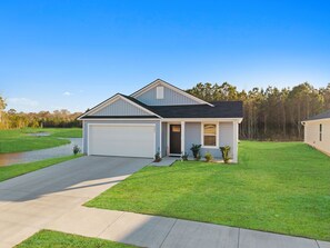 Exterior - Gorgeous 4-bedroom house with Jacuzzi in Ocean Isle Beach (Ocean Isle Beach)