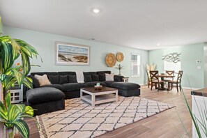 Unclassified image, 4 of 36, button - Gorgeous 4-bedroom house with Jacuzzi in Ocean Isle Beach (Ocean Isle Beach)