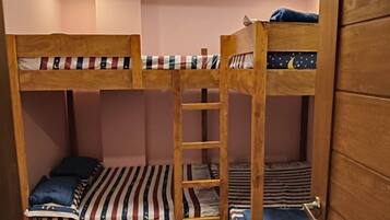 1 bedroom, bed sheets